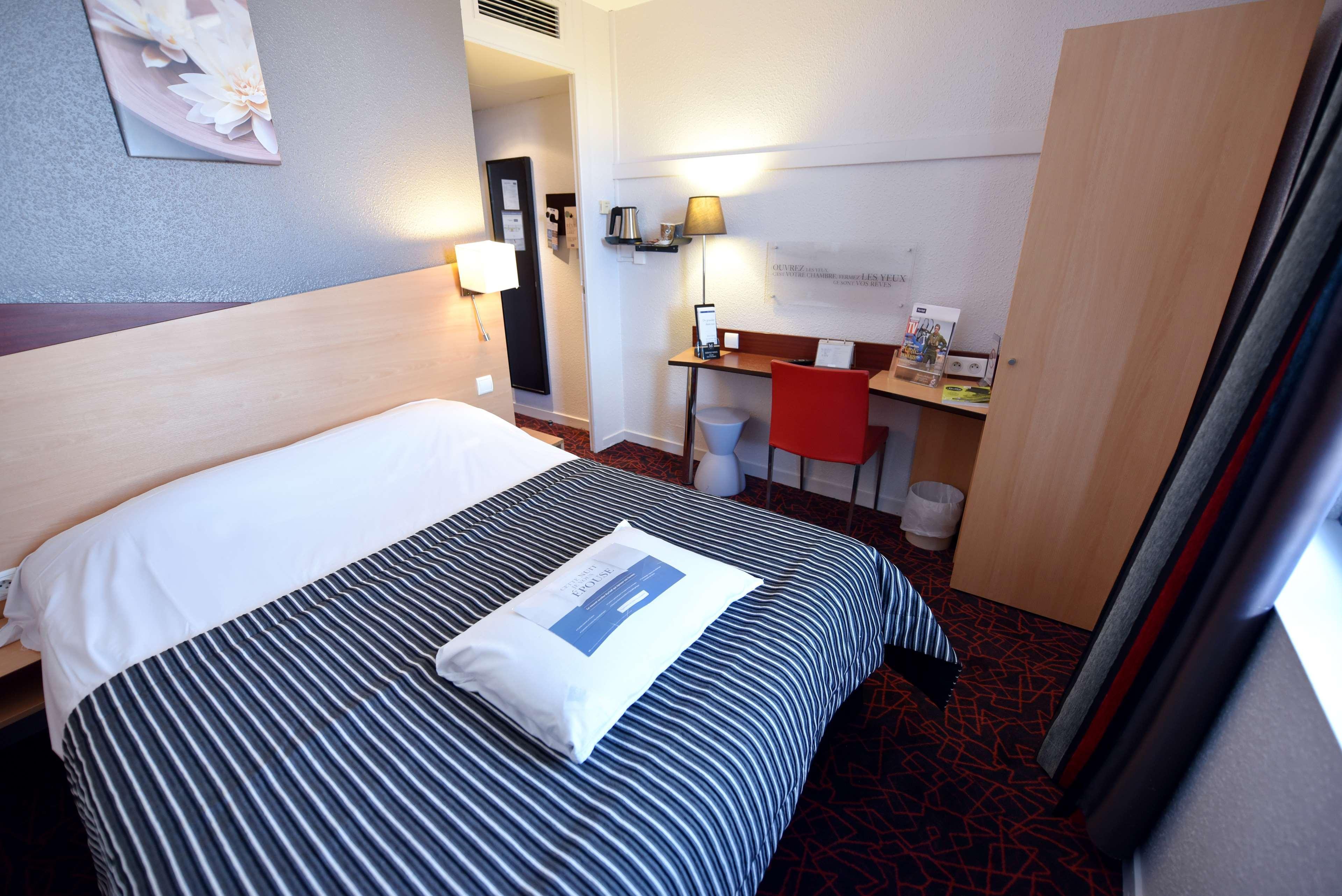 Kyriad Hotel Dijon Gare Екстер'єр фото