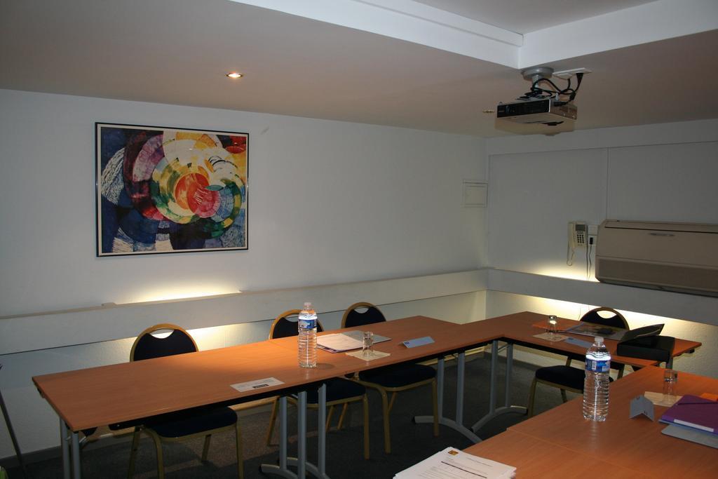 Kyriad Hotel Dijon Gare Екстер'єр фото