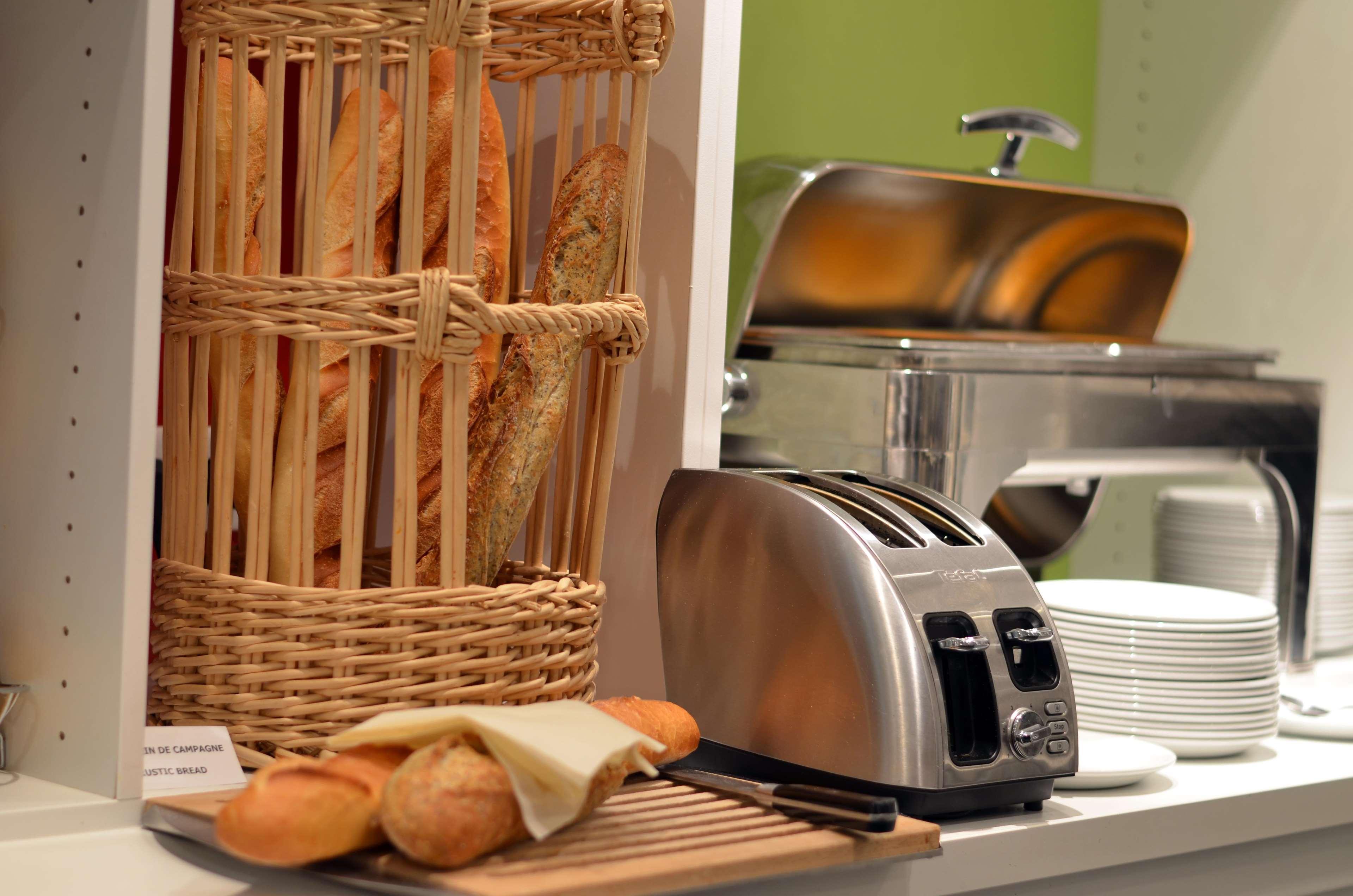 Kyriad Hotel Dijon Gare Екстер'єр фото