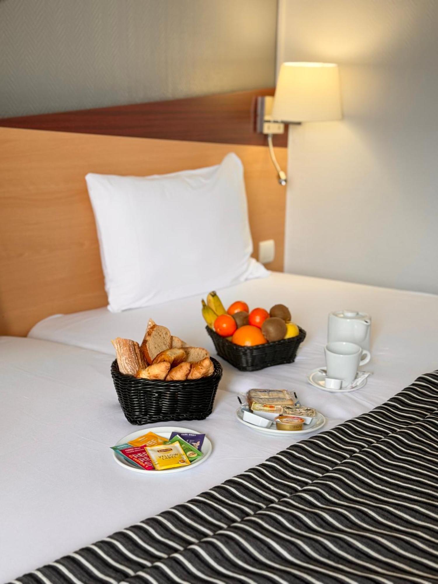 Kyriad Hotel Dijon Gare Екстер'єр фото